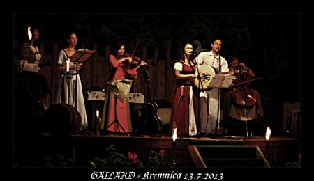 koncert u Bieleho bociana v Kremnici - nezabudnuteľný koncert na jeden mikrofón :) dobre sme sa nasmiali