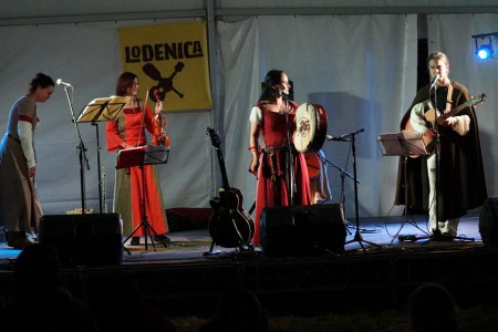 náš koncert na Lodenici bol skvelý :) super sme si ho úžili