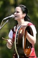 Evka Kučerová - gitara, spev, perkusie